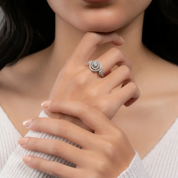 Solitaire Ring with Diamond Circular Frames