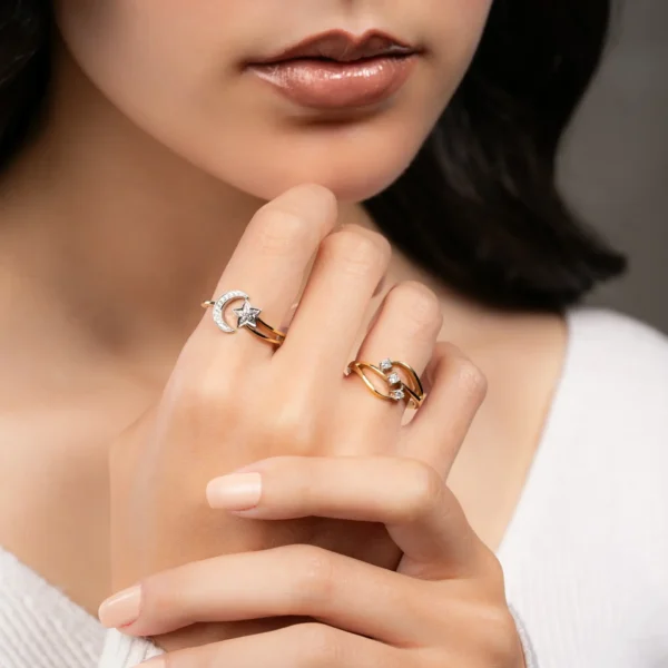 Three Diamond Curves Ring